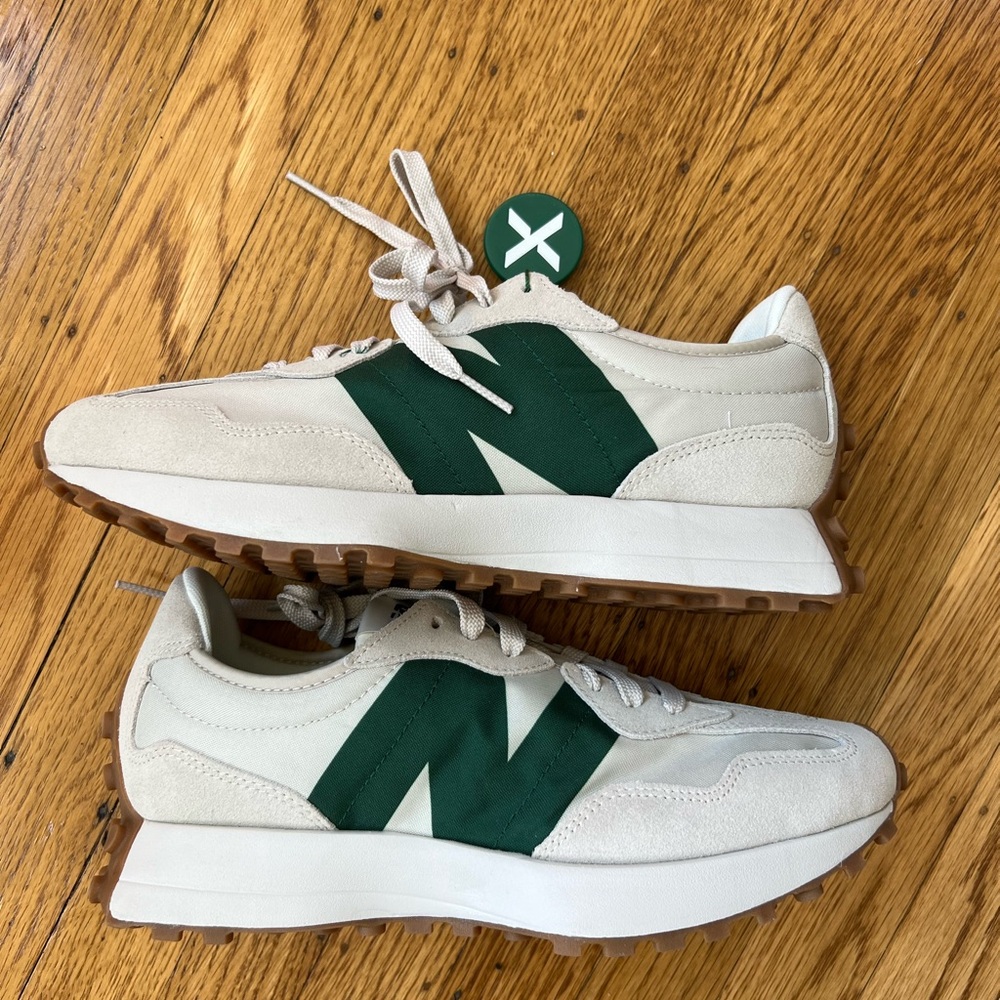 NWT New Balance 327 Timberwolf Nightwatch Green Sneakers